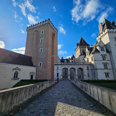 Le Henri IV - Hyper Centre - Quartier Du Chateau Pau Bagian luar foto
