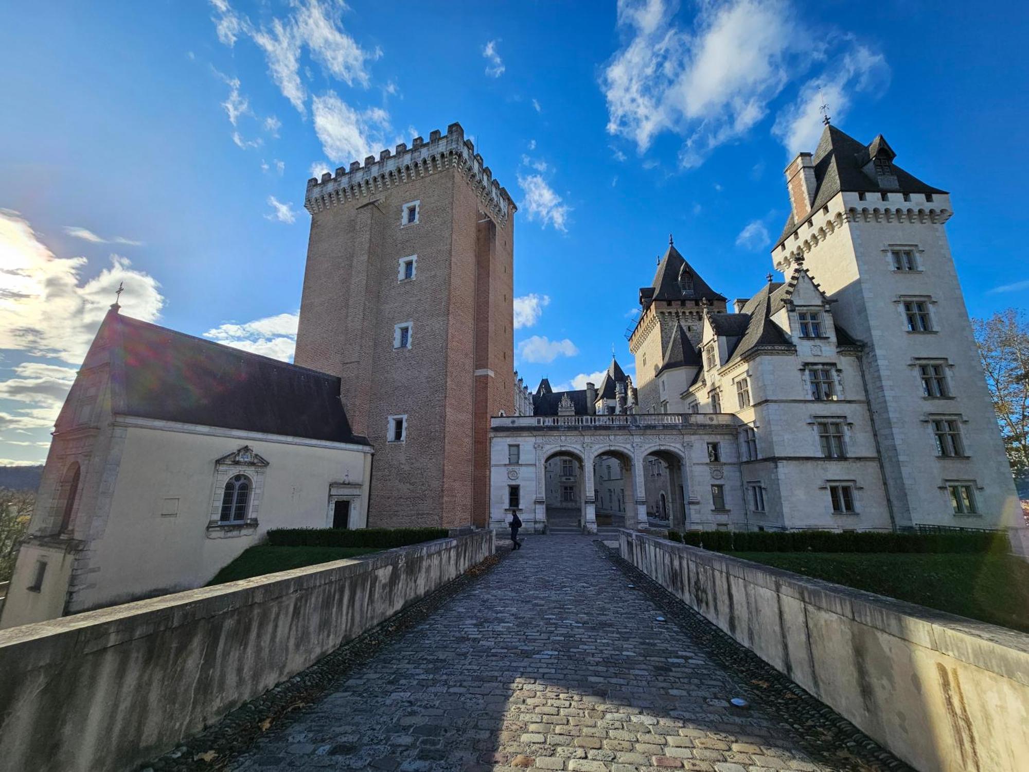 Le Henri IV - Hyper Centre - Quartier Du Chateau Pau Bagian luar foto