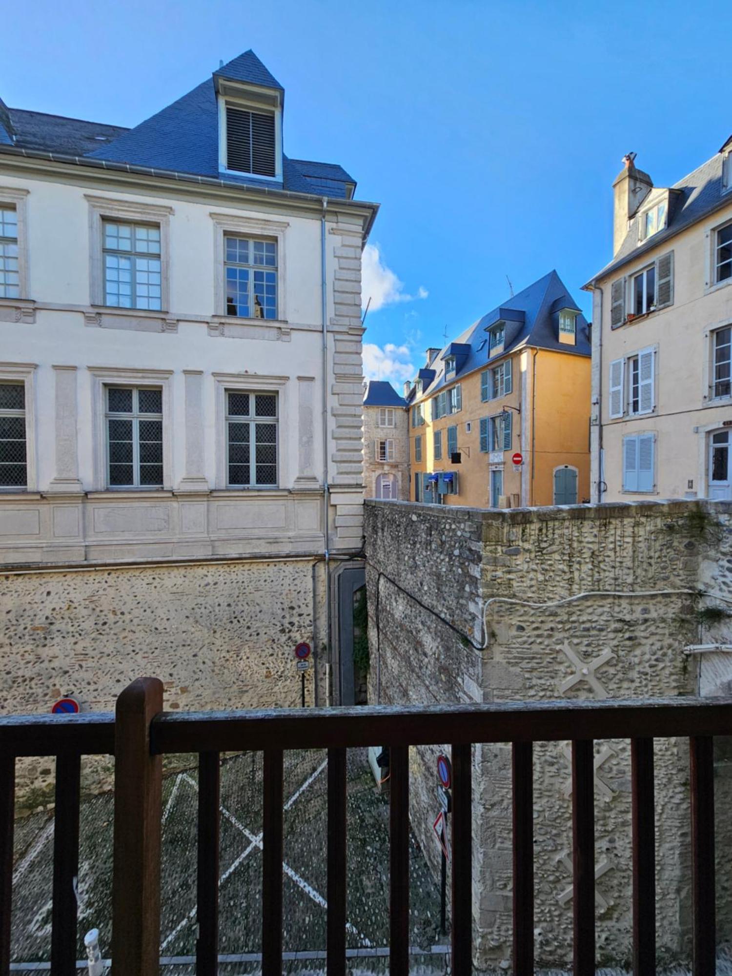 Le Henri IV - Hyper Centre - Quartier Du Chateau Pau Bagian luar foto
